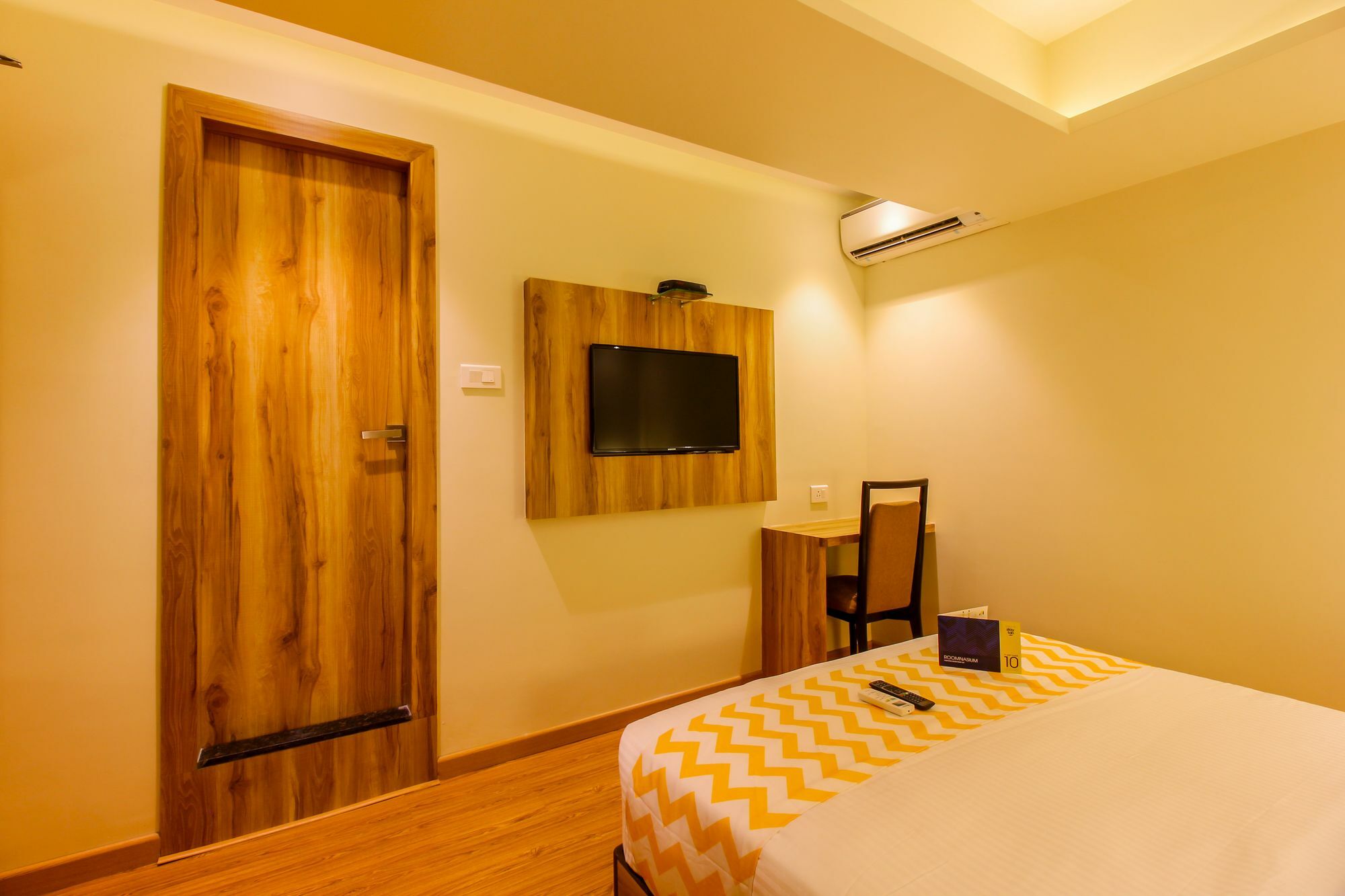 Fluorescent By Bizzgrow Hotels International Airport - Formerly Known As Byaris International 뭄바이 외부 사진